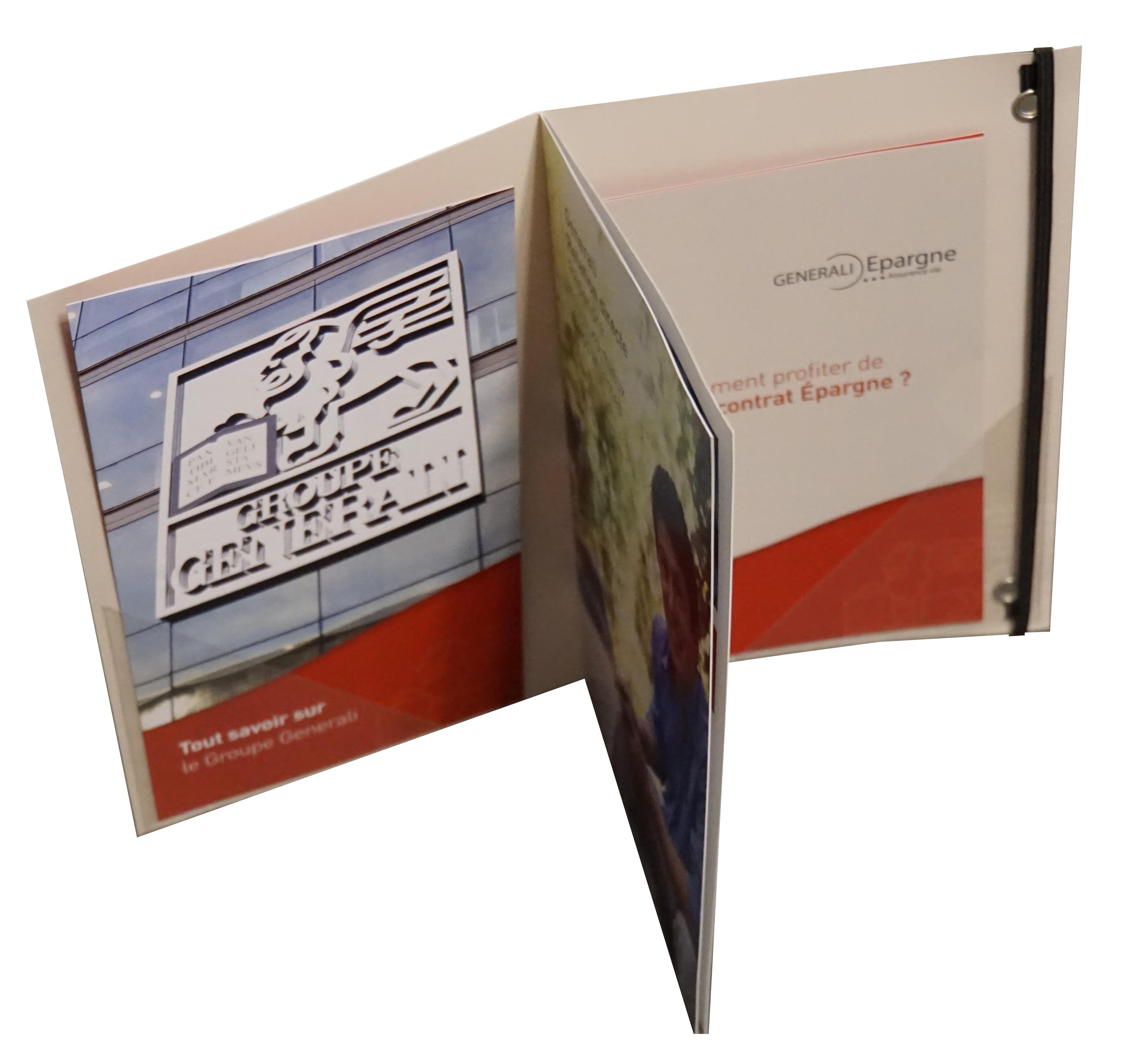 Brochure avec œillets et élastique
