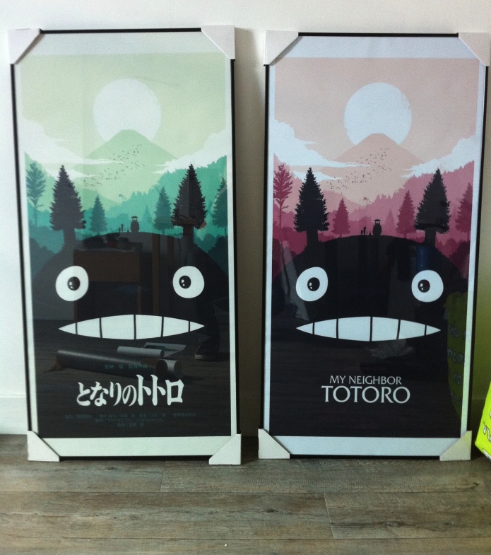 Affiche Totoro sur bâche légère mise sous cadre